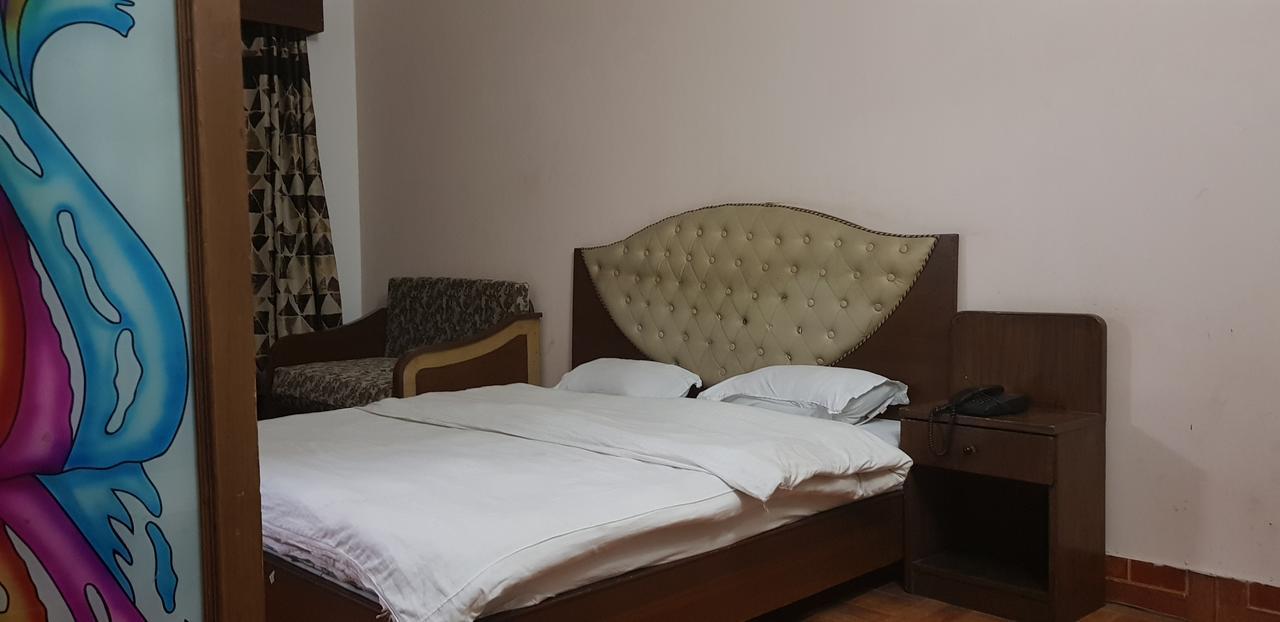 Hotel Midtown Haridwār Esterno foto